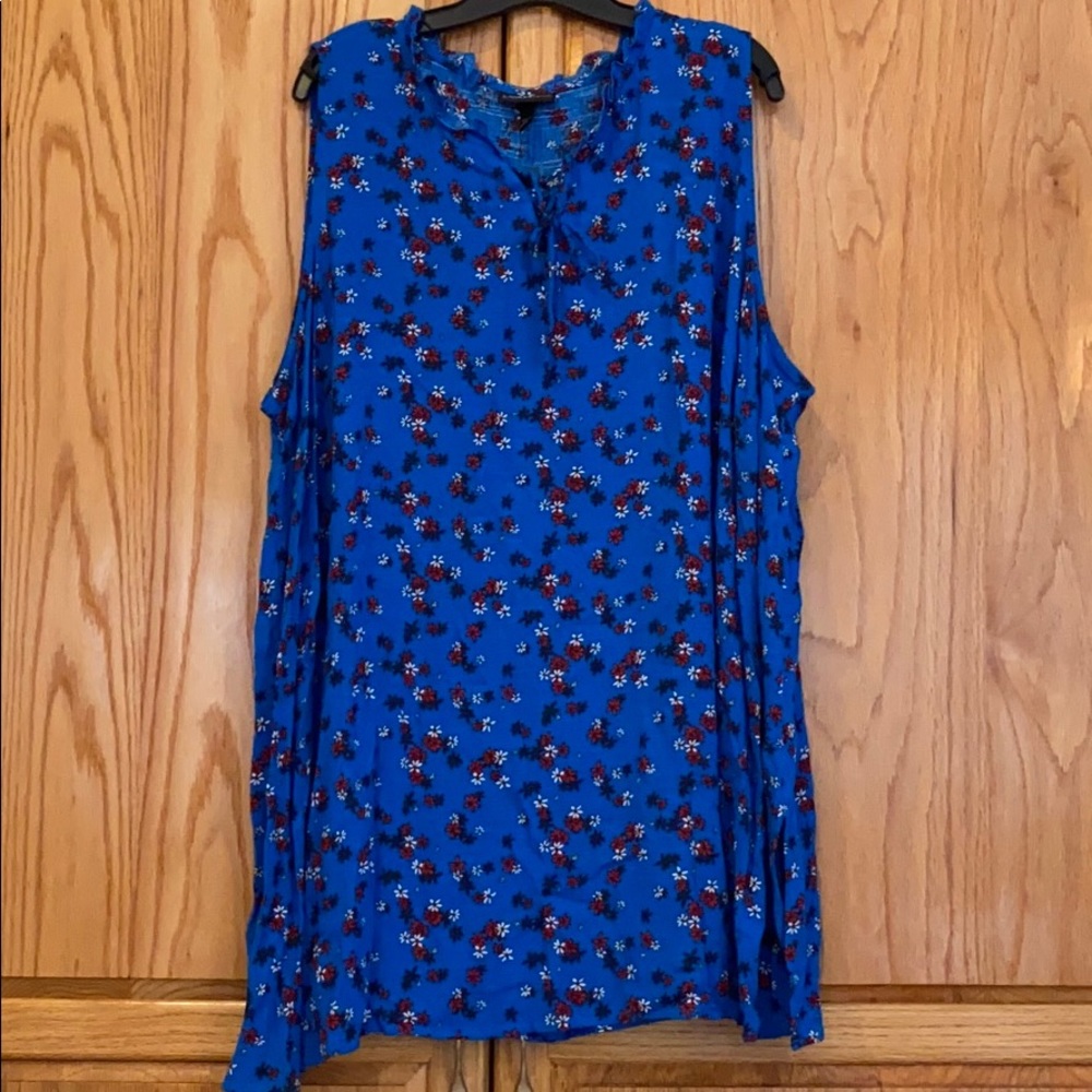 Blue red floral sleeveless gauze blouse plus NWT